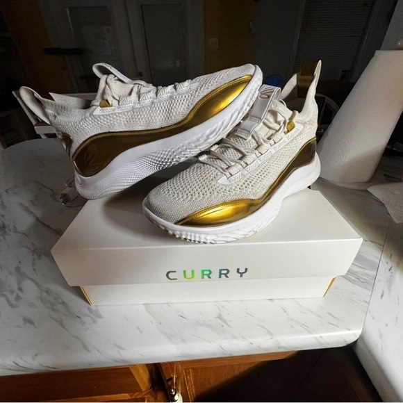 Curry 8 basketball shoes - Picture 1 of 7
